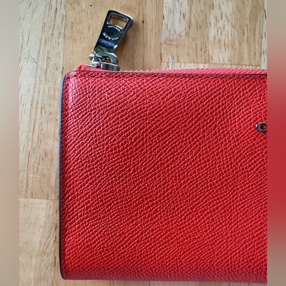 Coach travel wallet -scarlett in color - brand new - Picture 3 of 12
